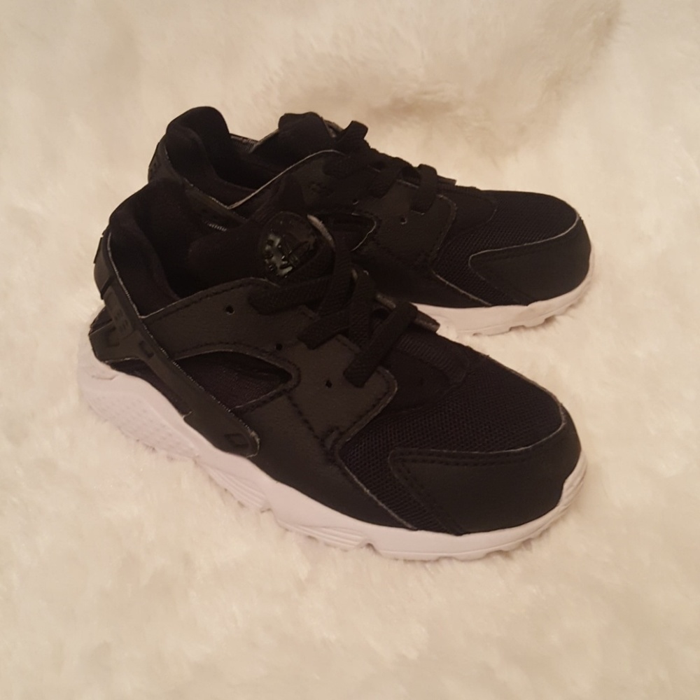 Nike kids huarache sneakers